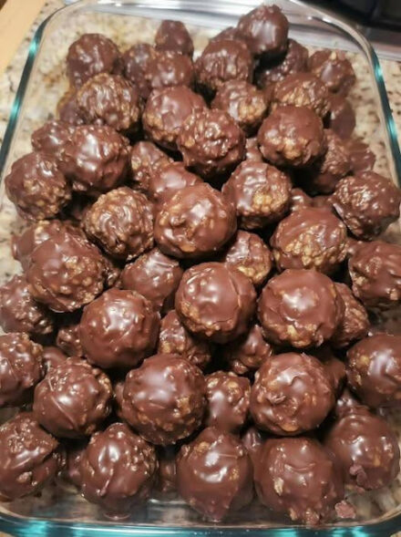Chocolate Rice Krispie Balls: Bite-Sized Treats with Big Chocolate Flavor