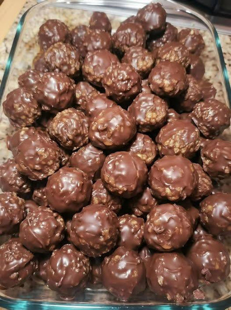Chocolate Rice Krispie Balls: Bite-Sized Treats with Big Chocolate Flavor