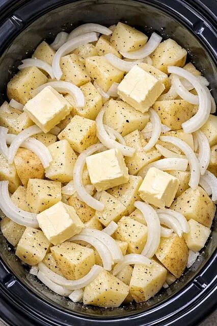 Hearty Slow Cooker Irish Potatoes: A Simple Dish with Old-World Comfort