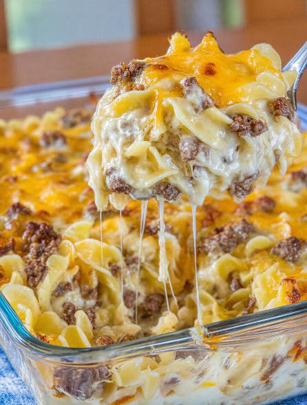 Sour Cream Beef Noodle Casserole: A Comfort-Food Classic That Always Delivers