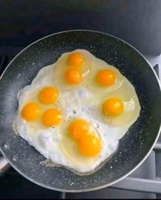 How many eggs are in the pan!?